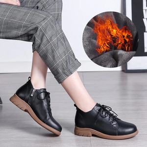 <span class=keywords><strong>Bottes</strong></span> d'Hiver à Lacets pour Femme Corium, Cuir Véritable Motif Uni avec Talon de 5cm, Plateforme en Fourrure Blanche, Style Tabi, Tailles 41 42 - Product Image 4