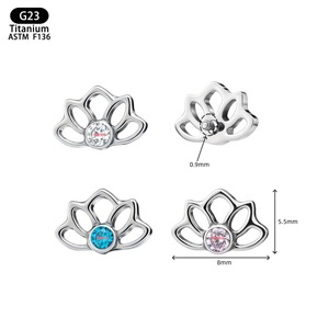 Boucles d'oreilles demi-lotus en titane 8 mm F136 avec zircons, bijoux de piercing pour cartilage - Product Image 1