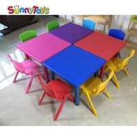Meubles de maternelle Montessori, tables triangulaires, chaises et tables pour enfants de maternelle et de crèche