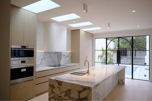 Ventana exterior <span class=keywords><strong>de</strong></span> vidrio estriado <span class=keywords><strong>de</strong></span> doble acristalamiento moderno con acabado <span class=keywords><strong>de</strong></span> hierro forjado <span class=keywords><strong>de</strong></span> acero negro Último diseño para puertas <span class=keywords><strong>de</strong></span> fibra <span class=keywords><strong>de</strong></span> vidrio <span class=keywords><strong>de</strong></span> hoteles - Product Image 6