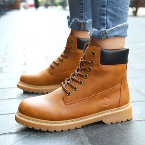 Las botas con tacón cubano que usaba John Wayne es la tendencia que menos  nos ha costado recuperar en 2019 | GQ España