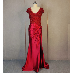 Abiti da ballo in raso elasticizzato bordeaux con scollo a V, corpetto con paillettes e perline, modello a <span class=keywords><strong>sirena</strong></span> con strascico. - Product Image 1