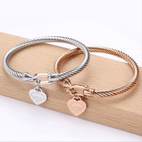Bracelet manchette ouvert en fil torsadé en acier inoxydable avec zircon, style influenceur, plaqué or 18 carats, très populaire en Europe et en Amérique