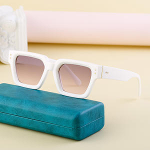 Lunettes de soleil carrées pour hommes de style européen et américain, monture noire en PC, protection UV400, mode, voyage, cyclisme, conduite - Product Image 2