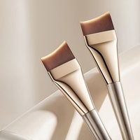 Kuas Makeup baru, kuas Foundation bentuk bulan dengan desain ekor ikan Ultra tipis alat kosmetik baru