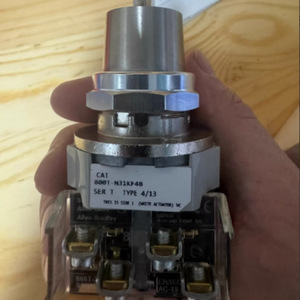 Interrupteur à bouton-poussoir AB 800T-N31KF4, actionneur blanc, type NEMA 4, 13, industriel - Product Image 2