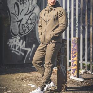 Survêtements et ensembles de jogging en polaire personnalisés pour hommes - Vêtements de sport antibactériens et durables - Product Image 1