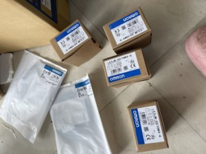 ใหม่และเป็นของแท้ 100% โฟโตอิเล็กทริคเซนเซอร์ Omron รุ่น E3JM-DS70M4-G, E2E-X2D1-N - Product Image 1