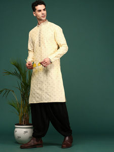 Nouvelle conception de kurta brodée pour femmes, style royal vintage, par Ramas Kurtis, pour les occasions festives et les mariages, séchage rapide, été, Rajasthan - Product Image 2