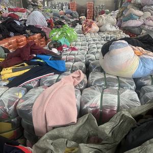 Lote Surtido de Vestidos Vintage de Diseñador de Lujo Ropa de Marca de Segunda Mano de Contenedores de Importación Ropa de Paca Usada - Product Image 5