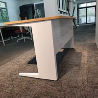 Bureau d'étude scolaire double moderne et durable avec pieds en acier, surface en bois, écologique et réglable en hauteur pour étudiants