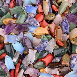 Materiales de Joyería al por Mayor: Colgante de Pez Pequeño de 22mm en Cristal Natural Morado, Rosa, Blanco, Ágata, Ojo de Tigre y Jade Dushan - Product Image 6