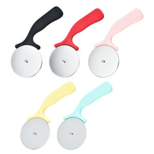 ที่ตัดพิซซ่าสแตนเลสเกรดเชิงพาณิชย์พร้อมด้ามจับหลากสีสำหรับตัดพิซซ่าและขนมอบในร้านอาหาร - Product Image 1