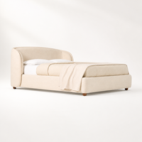 Lit double surdimensionné minimaliste européen moderne avec tête de lit incurvée, tissu doux et pieds en bois de noyer durable