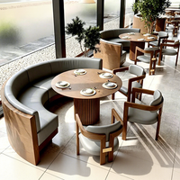 Meubles de restaurant d'extérieur modernes très demandés : canapé demi-cercle avec table ronde et ensemble de chaises en bois, 6 places