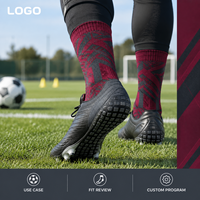 Chaussettes de football à grip jacquard, profil mince, ajustement parfait, avec tableau de tailles, semelle renforcée, motif équipe rouge et noir, pour une adhérence sécurisée sur le terrain