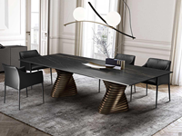 Table de salle à manger de pieds en laiton poli de conception moderne avec la sculpture basse de panneau en bois pour des meubles de maison de salon