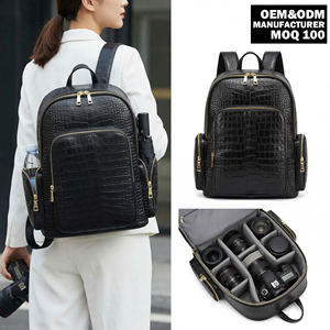 Zaino per Fotocamera DSLR/Mirrorless Professionale OEM Personalizzato in Pelle Vegana PU Nera Effetto Alligatore/Coccodrillo per Fotografi - Product Image 1