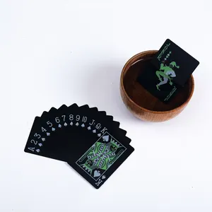 Di alta qualità squisito nero PVC Poker carte impermeabili giocando mazzi con Custom carte di plastica in un caso di PVC