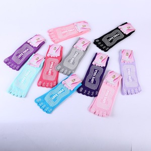 Arco Iris colorido cinco dedos Anti antideslizante Pilates Yoga calcetines 5 dedos tobillo antideslizante agarre deportes Yoga calcetines lindos calcetines con punta - Product Image 3