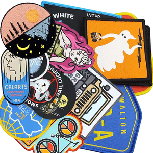 ماكينة تطريز الخطاف والحلقة للرقبة المنسوجة بشعار بالجملة ، أحذية مخصصة للمشي ، مكواة على بقع مطرزة - Product Image 5