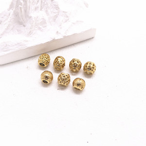 Cuentas Metálicas al por Mayor Yunnique, Diseño de Copo de Nieve en Forma de Corazón Hueco, de Acero Inoxidable con Baño de Oro, 8mm, para Fabricación de Joyería - Product Image 4