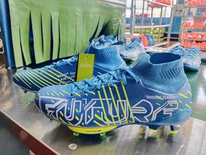 Chaussures de football professionnelles pour hommes, respirantes, à crampons hauts, tige en microfibre, semelle intermédiaire en EVA, doublure en mesh, semelle extérieure en caoutchouc - Product Image 4