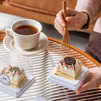 Mini boîte à gâteau carrée épaisse Tiramisu à emporter fabricant taille personnalisée récipient alimentaire à emporter en plastique boîte à biscuits Macaron
