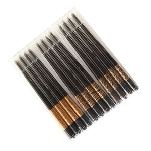 Nuovo Arrivo Set Regalo di 4 Candele Alte Affusolate Artigianali in Cera d'Api e Paraffina con Motivo Art Déco, Senza Fumo, per Bar - Product Image 6