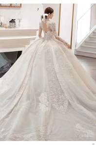 NDB10443 فستان زفاف فاخر وعصري للعروس، تصميم تنورة بفتحة رقبة على شكل V وأكمام طويلة وظهر مكشوف، مزين بالخرز والدانتيل والكشكشة والتطريزات - Product Image 2