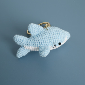 Portachiavi Amigurumi a Forma di Squalo Carino all'Uncinetto, Ciondolo Animale Marino in Peluche, Giocattolo Morbido Fatto a Mano, Charm per Borsa, Regalo Oceanico Personalizzabile all'Ingrosso - Product Image 3