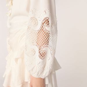 Mini robe décontractée à col en V pour femmes avec manches brodées à volants Mini robes pour un usage quotidien - Product Image 2