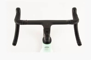 Vélo de gravel V3 en fibre de carbone à module élevé avec câbles entièrement intégrés et vis dissimulées pour la pratique du XC et du gravel hors route - Product Image 5