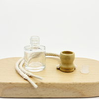 Flacon de parfum de voiture en verre transparent de luxe 8 ml, personnalisable avec logo, bouchon à vis, corde de suspension, emballage en bois, marque ZY