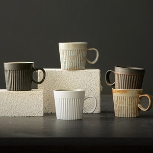 Mug à café en céramique minimaliste de style japonais, moderne, créatif et simple, tasse à eau en céramique pour le bureau - Product Image 4