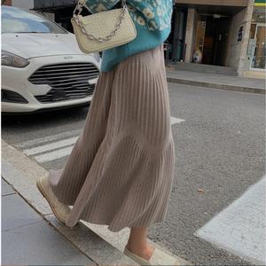 Nouvelle jupe mi-longue en tricot plissée unie décontractée et polyvalente pour femme, idéale pour l'automne et l'hiver - Product Image 5