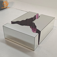 Ensemble de tables basses modernes de luxe blanches, design géométrique en blocs, finition miroir, table basse centrale en or rose, salon haut de gamme