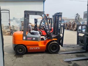 Mini Montacargas Diésel con Motor ISUZU/Kubota/CUMMINS, Capacidad de 2 Toneladas, Altura de Elevación de 2500 mm, Certificación EU 5, EPA y CE - Product Image 3
