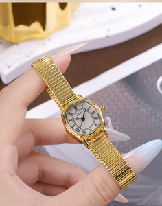 Reloj de Mujer Minimalista Vintage con Esfera Tonneau Romana, Tono Dorado, Resistente al Agua, Cuarzo, Estilo Elegante para Navidad - Product Image 2