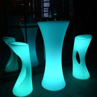 Meubles de bar modernes à LED multicolores Décorations de table en plastique éclairées Meubles de mariage en plein air rechargeables Design