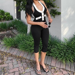 ชุดเซ็ตแฟชั่น 2 ชิ้น เสื้อเปิดหลังคอวีสีสันตัดกันประดับหัวเข็มขัดทองพร้อมกางเกงขายาว 7/8 ทรงเข้ารูปสำหรับผู้หญิง - Product Image 3