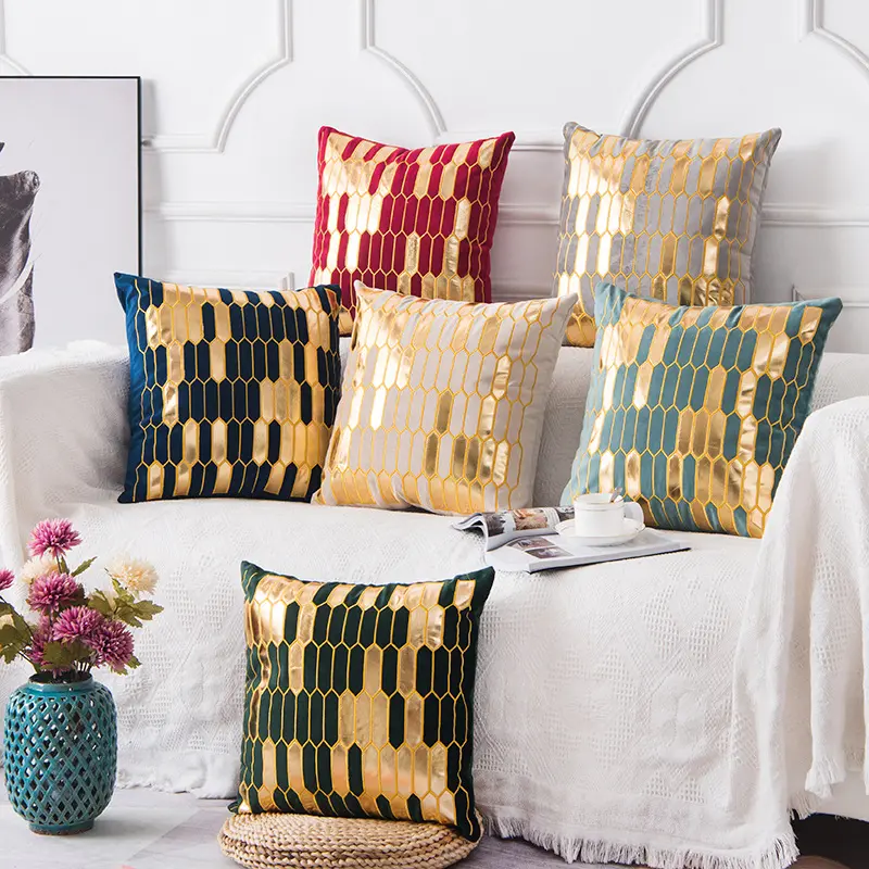 現代ヨーロッパゴールドベルベット枕カバー18 × 18インチソフトベルベットモダンなデザイン刺繍装飾ピローケースベッド