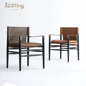 <span class=keywords><strong>Chaise</strong></span> de salle à manger en bois massif rembourrée en cuir de selle résistante à l'usure de haute qualité médiévale au design classique nordique - Product Image 2