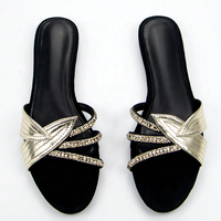 Sandales plates élégantes pour femmes avec appliques feuilles d'or et chaîne en strass, mules plates à enfiler, chaussures d'été souples pour femmes