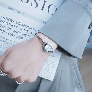 DIMEINA 001 Piccolo Bracciale <span class=keywords><strong>Dorato</strong></span> <span class=keywords><strong>Orologio</strong></span> da <span class=keywords><strong>Donna</strong></span> al Quarzo Impermeabile Stile Retrò e Semplice Vintage - Product Image 6