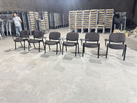 Chaise de conférence ergonomique rembourrée avec tablette d'écriture, chaise visiteur empilable à structure métallique pour réunions de bureau, formations et événements