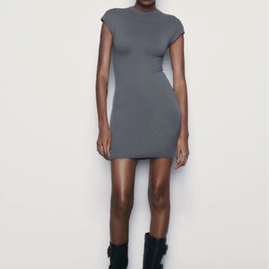 Abito Corto da Donna 2025 Nuovo Stile Casual Elegante in Maglia Elasticizzata Aderente a Maniche Corte - Product Image 2