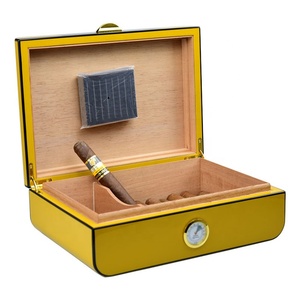 Caja de madera de cedro personalizada, Humidificador amarillo de puros, caja de viaje de lujo para cigarros - Product Image 2