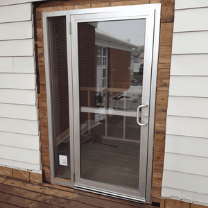 Porte commerciale élégante en aluminium sans cadre avec verre, design esthétique, haute transparence, sécurité pour l'entrée de boutique ou de magasin. - Product Image 2