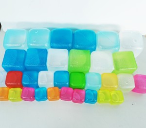 Cubos <span class=keywords><strong>de</strong></span> Hielo Cuadrados Reutilizables <span class=keywords><strong>de</strong></span> 10 lb, Libres <span class=keywords><strong>de</strong></span> BPA, Plástico Transparente Esmerilado <span class=keywords><strong>de</strong></span> 3.5 cm, Ecológicos, para Whisky, Enfriamiento Duradero en el Congelador - Product Image 4